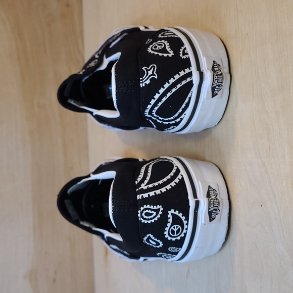 Vans Classic Slip-On Peace Paisley Black Sneakers - Picture 7 of 10